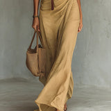 Vestido longo ajustado com mangas longas e detalhes em lapela