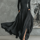 Marion | Conjunto Preto com Gola Alta e Saia Plissada Elegante