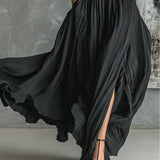 Marion | Conjunto Preto com Gola Alta e Saia Plissada Elegante